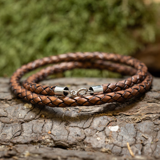 Mörkbrunt läderhalsband 5 mm flätat